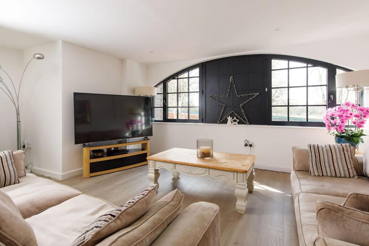 Stylish City Centre Apartment With Sauna شيشستر المظهر الخارجي الصورة