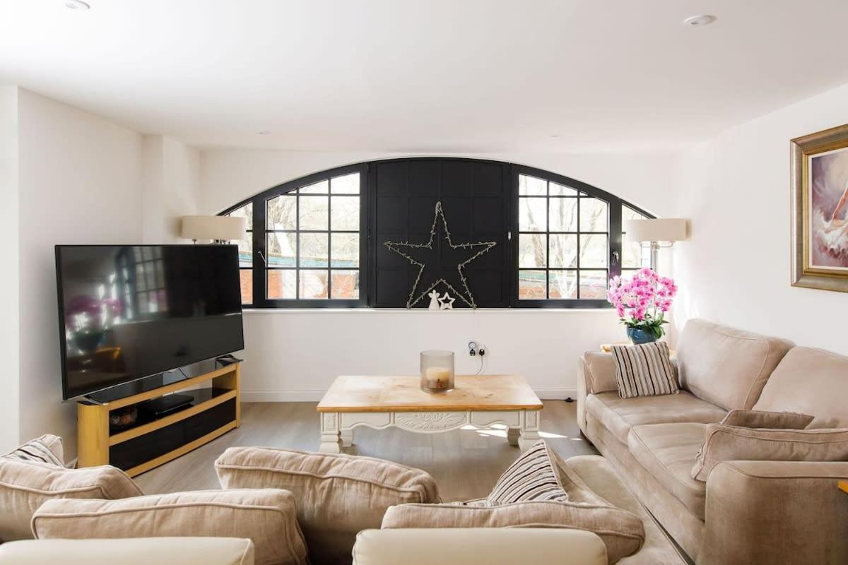 Stylish City Centre Apartment With Sauna شيشستر المظهر الخارجي الصورة